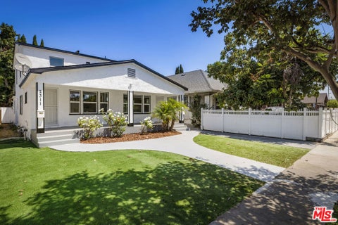 Photo of 2309 W 29th Place, Los Angeles, CA 90018 (MLS # 26870771)