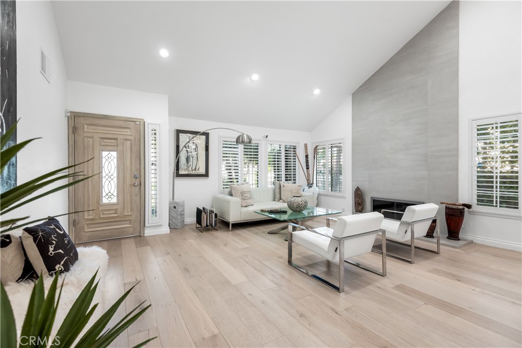 24762 VIA PRADERA