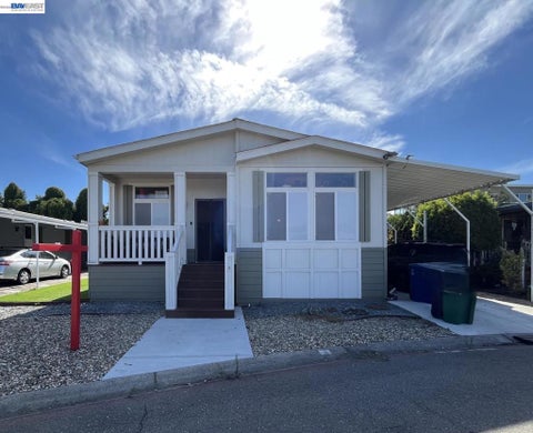 Photo of 2702 Pueblo Creek CRK, Hayward, CA 94545 (MLS # 41148149)