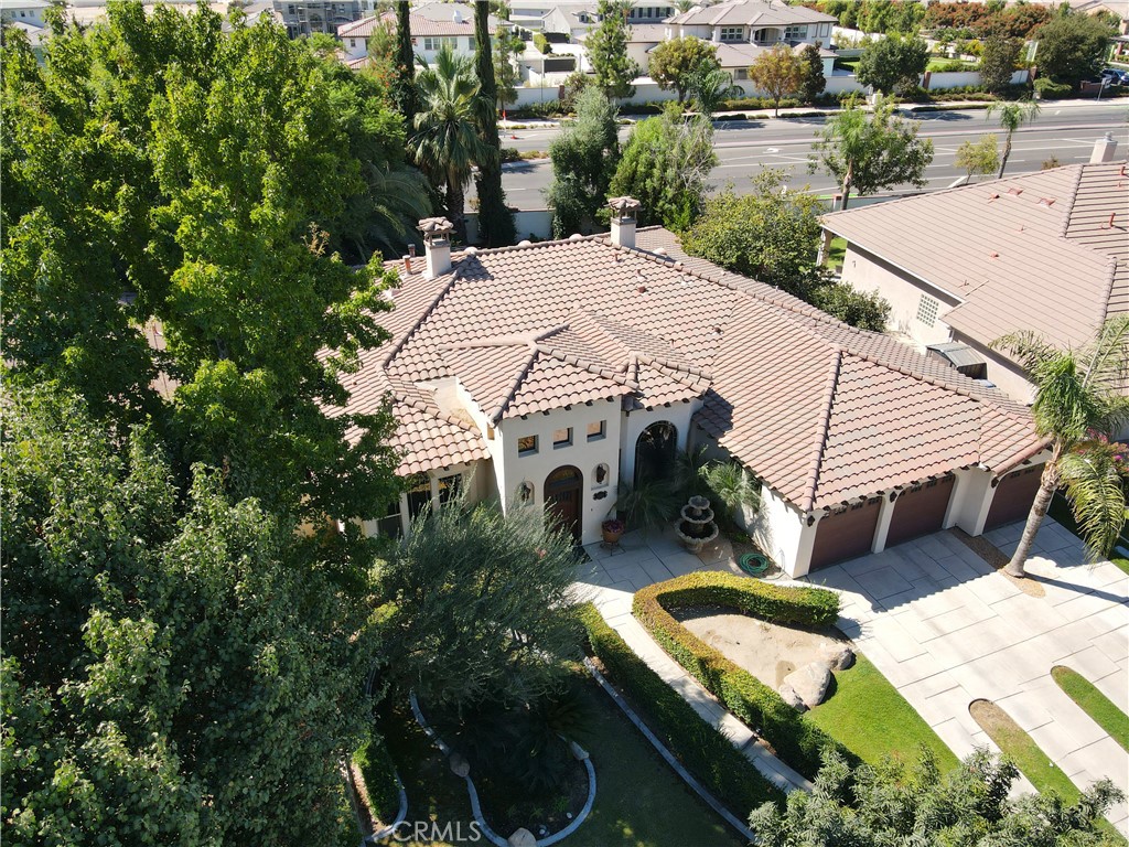 Seven Oaks West beauty! This 4-bedroom, 2.5-bath home with a 3-car garage welcomes you with a private entry and glass doors that lead into a spacious layout. Enjoy a formal dining room, a large great room with fireplace, and an open kitchen featuring an island with vegetable sink, pantry, custom cabinetry, and stainless-steel appliances. The split-wing design offers roomy bedrooms and a large indoor laundry with sink. The primary suite boasts two walk-in closets, two separate sinks, a jetted tub, separate walk-in shower, and direct access to the backyard. Outside, relax under the oversized covered patio surrounded by mature landscaping perfect for entertaining or quiet evenings.