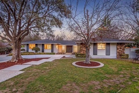 Photo of 13240 VIA GRANDE Court, Saratoga, CA 95070 (MLS # ML82034139)