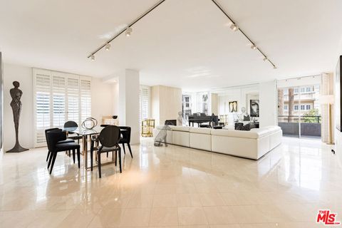 Photo of 121 S Palm Drive #401, Beverly Hills, CA 90212 (MLS # 26673759)