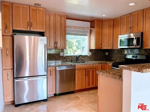 Photo of 309 Broadway Street #18, Venice, CA 90291 (MLS # 26657841)