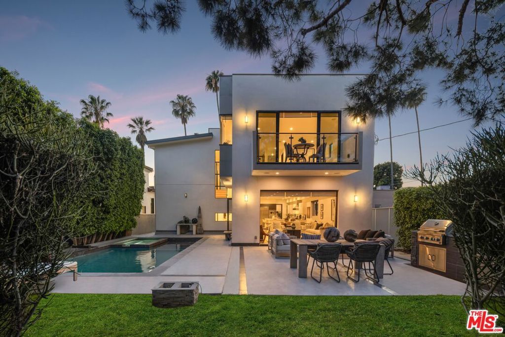 Photo of 616 N Fuller Avenue, Los Angeles, CA 90036 (MLS # 26661123)