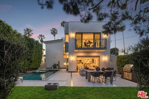 Photo of 616 N Fuller Avenue, Los Angeles, CA 90036 (MLS # 26661123)