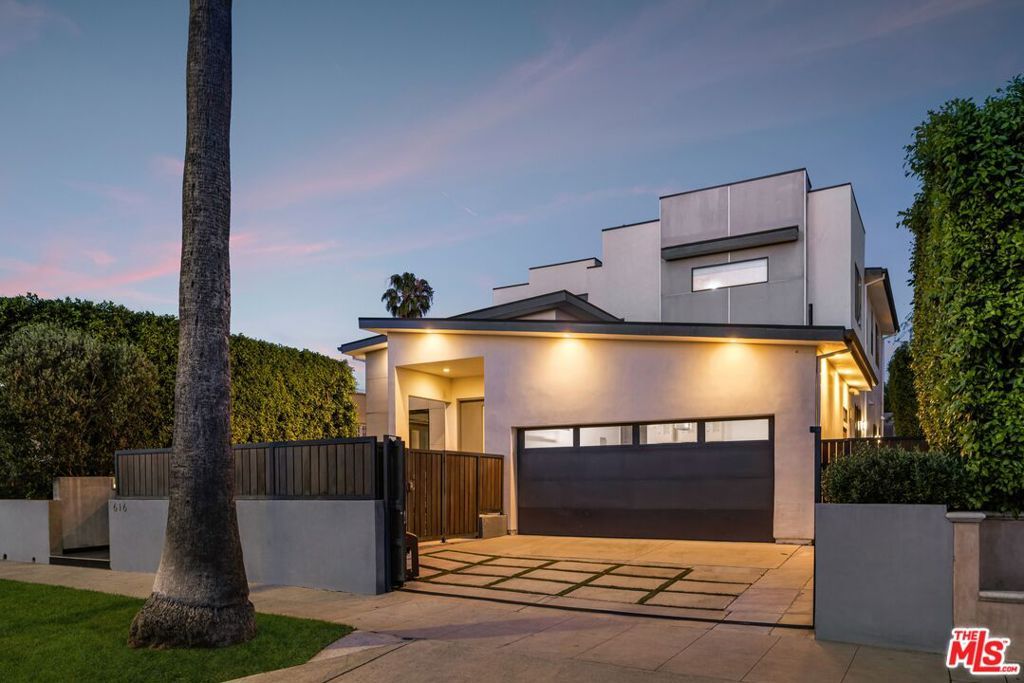 Photo of 616 N Fuller Avenue, Los Angeles, CA 90036 (MLS # 26661123)