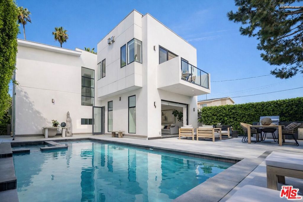 Photo of 616 N Fuller Avenue, Los Angeles, CA 90036 (MLS # 26661123)