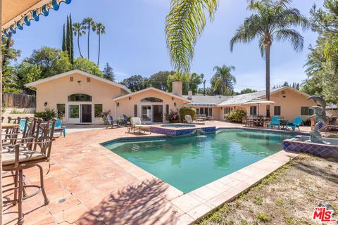 Photo of 19717 Wells Drive, Woodland Hills, CA 91364 (MLS # 26844995)