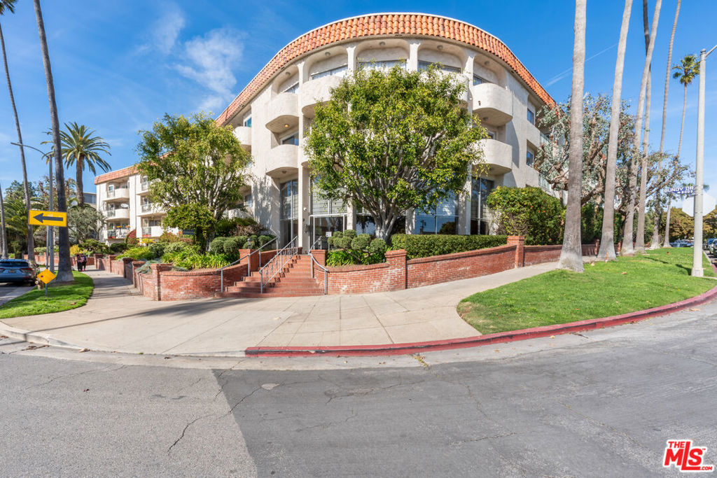 Properties 3 836 S Bundy Drive 300