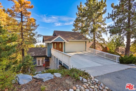 Photo of 30139 Enchanted Way, Running Springs, CA 92382 (MLS # 26991097)