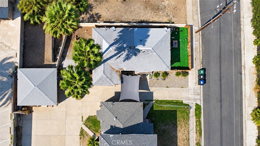1152 N Acacia Ave