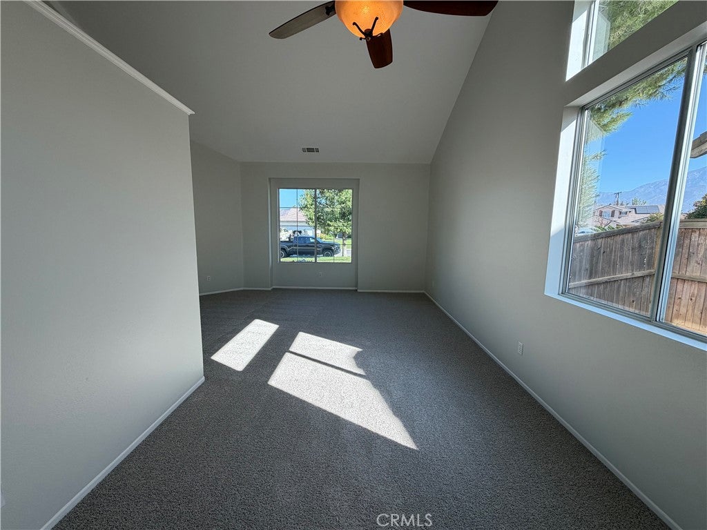33825 Glenoaks