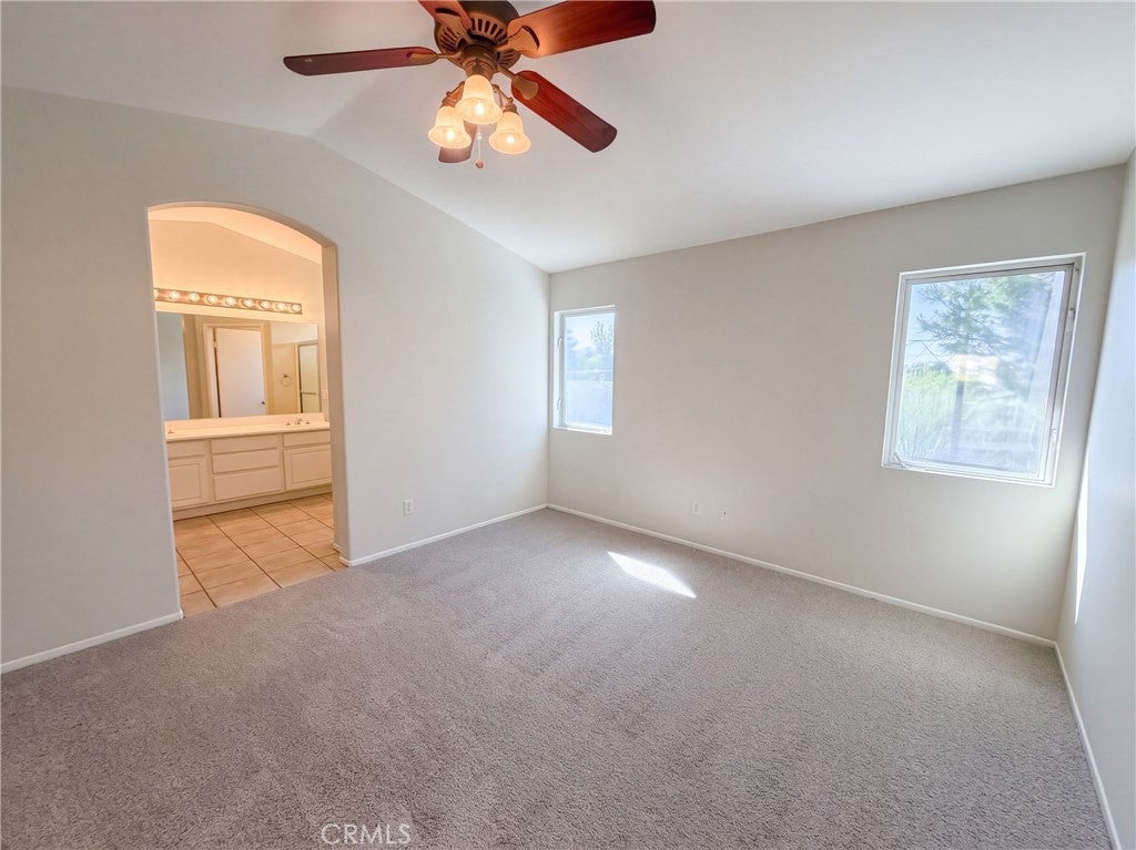 33825 Glenoaks