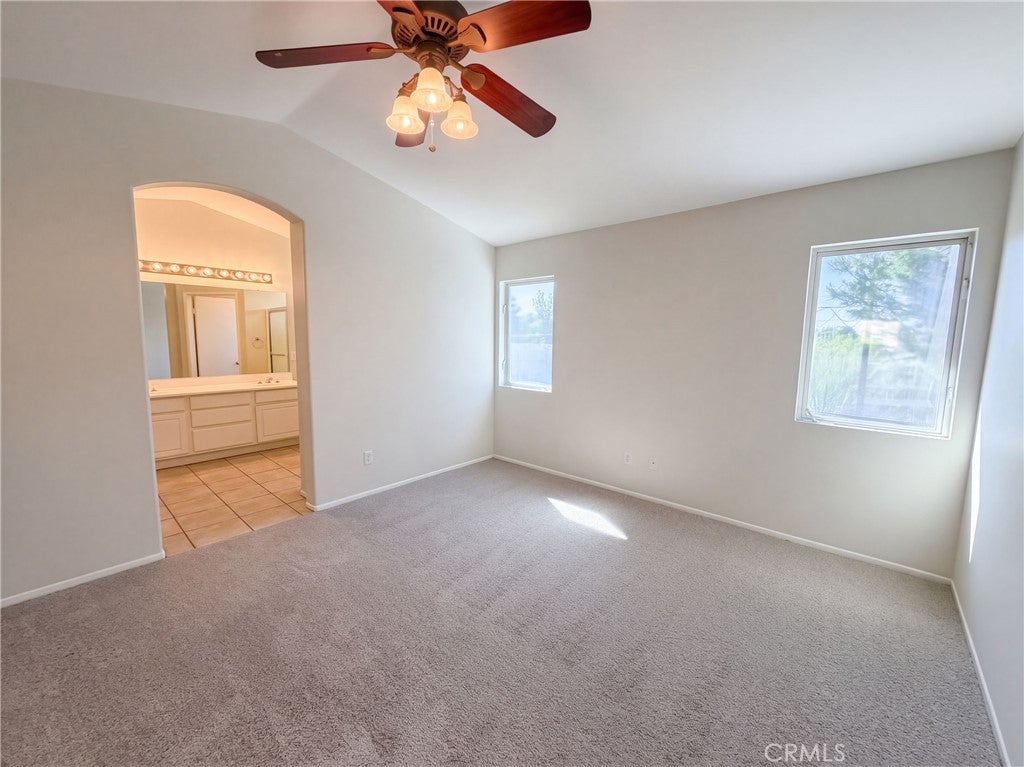 33825 Glenoaks