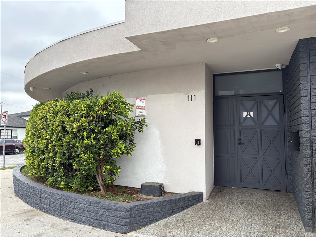Luxury Executive Professional one story Office Building, Centrally located within high density populated area as well as high visibility. Units have been Completely Remodeled with their own Brand new private Bathroom with Tile flooring. This fully air conditioned Units have Open Floor Plan Layout and Finished High Ceilings. Listed rate does not include utilities. Currently available for Lease Suites are Suite 101, 102 and 103 which offers +/- 815, 670 and 678 rentable SF (+/-745, 600 and 608 useable). Subject property has plenty of parking as well unassigned parking within subject.