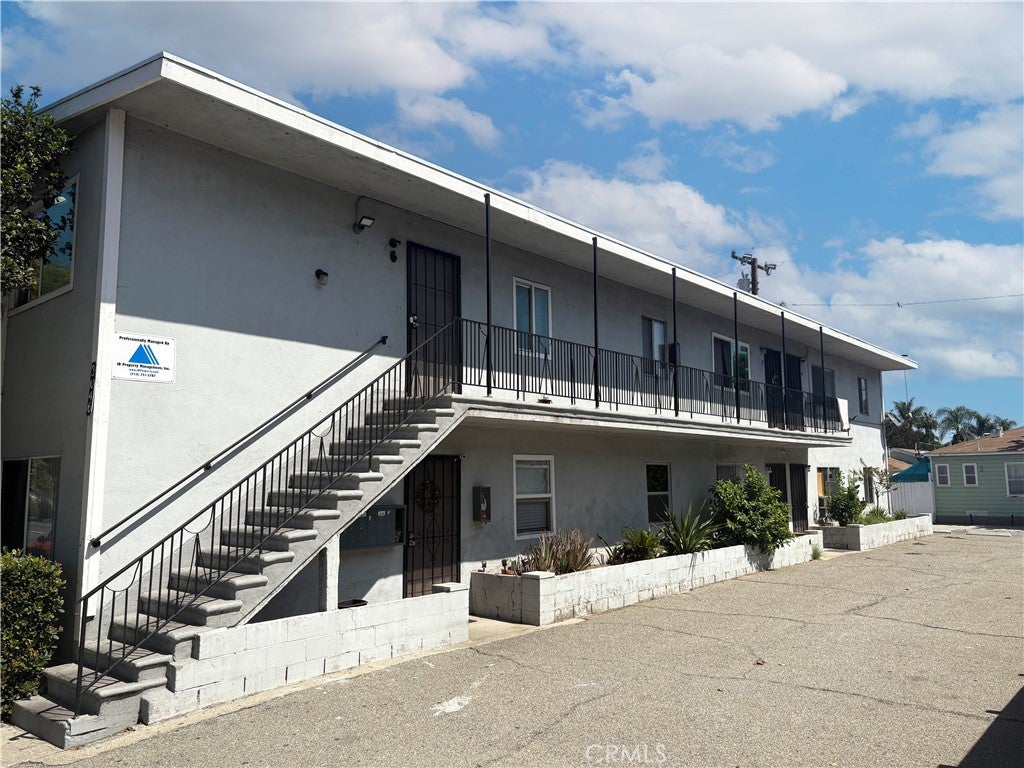 3046 Santa Fe Avenue