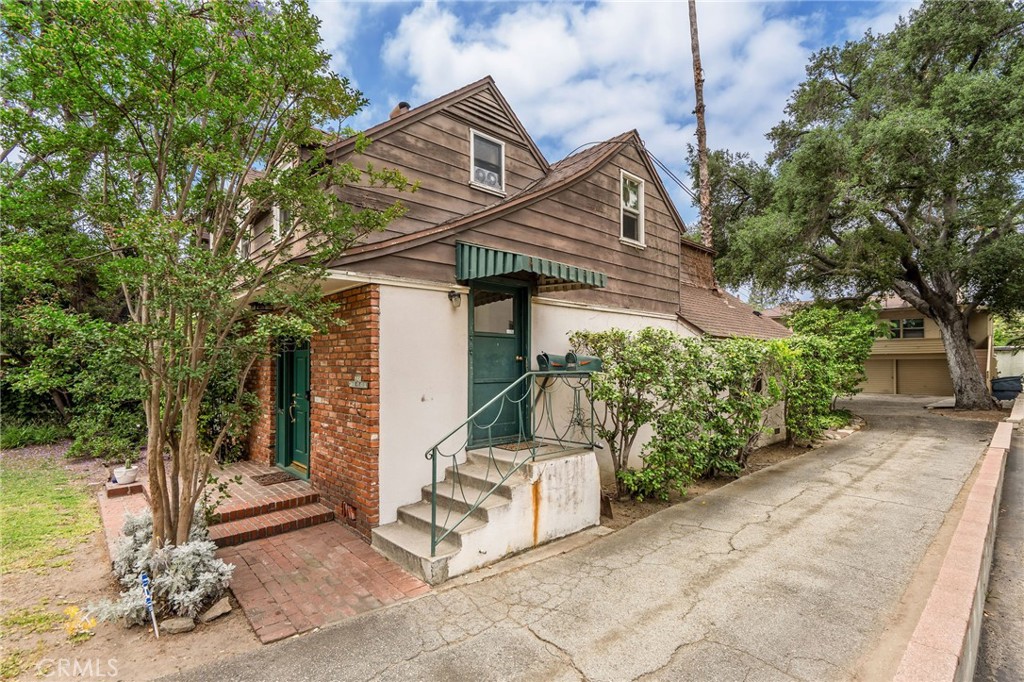 Properties 3 467 S. El Molino Avenue