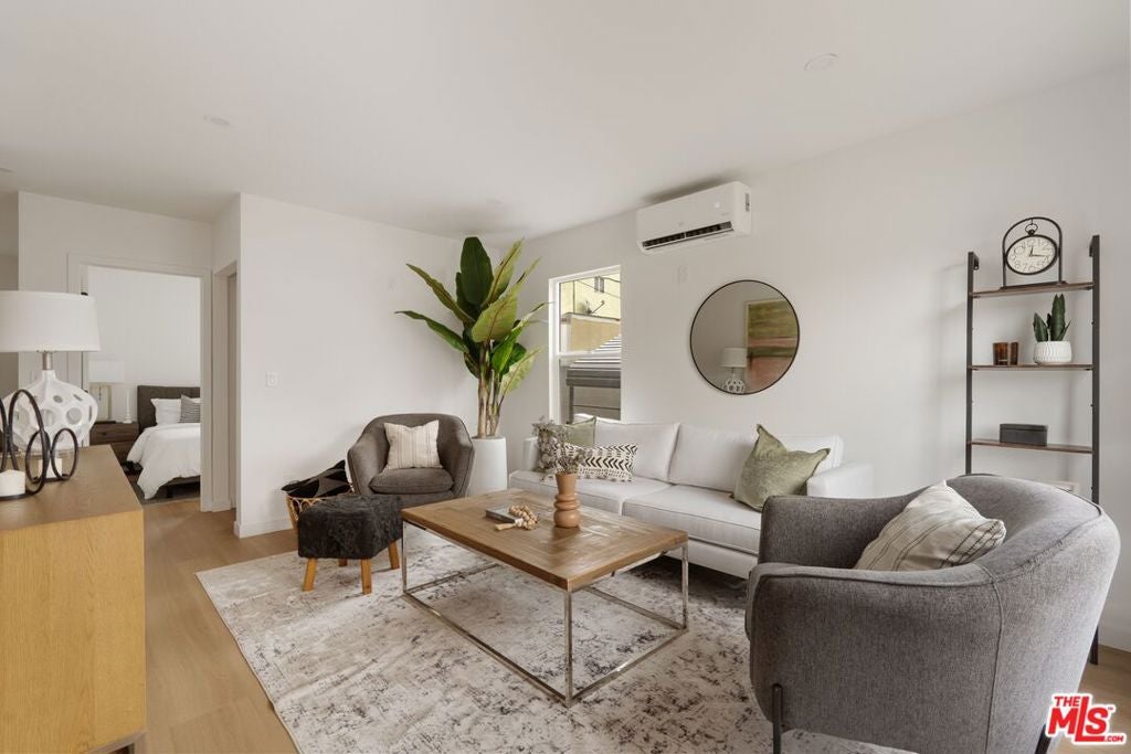 3875 Middlebury Street, Los Angeles CA 90004