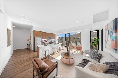 Photo of 709 E Walnut Street #417, Pasadena, CA 91101 (MLS # AR25270397)