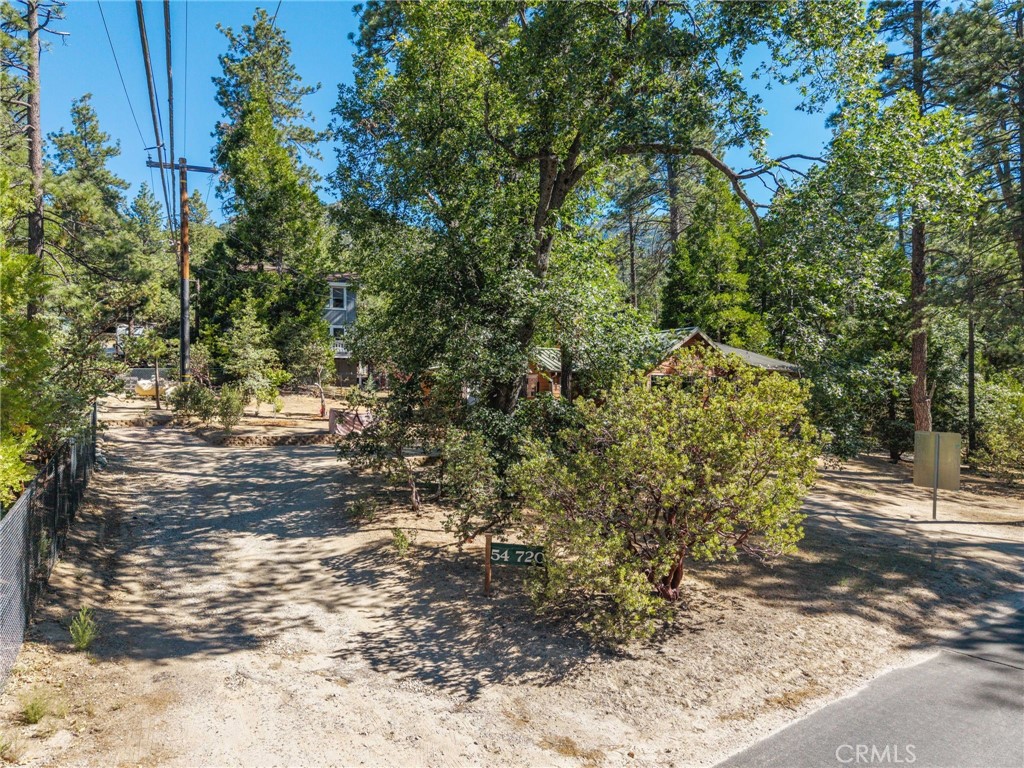 54720 Pine Crest