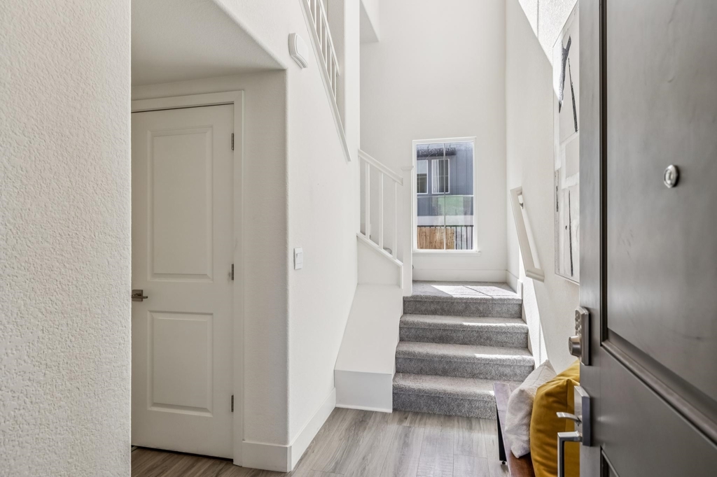 28957 28957 Ashwell Ave