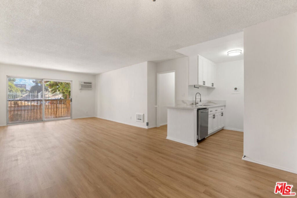 18307 Burbank Boulevard 118, Tarzana CA 91356