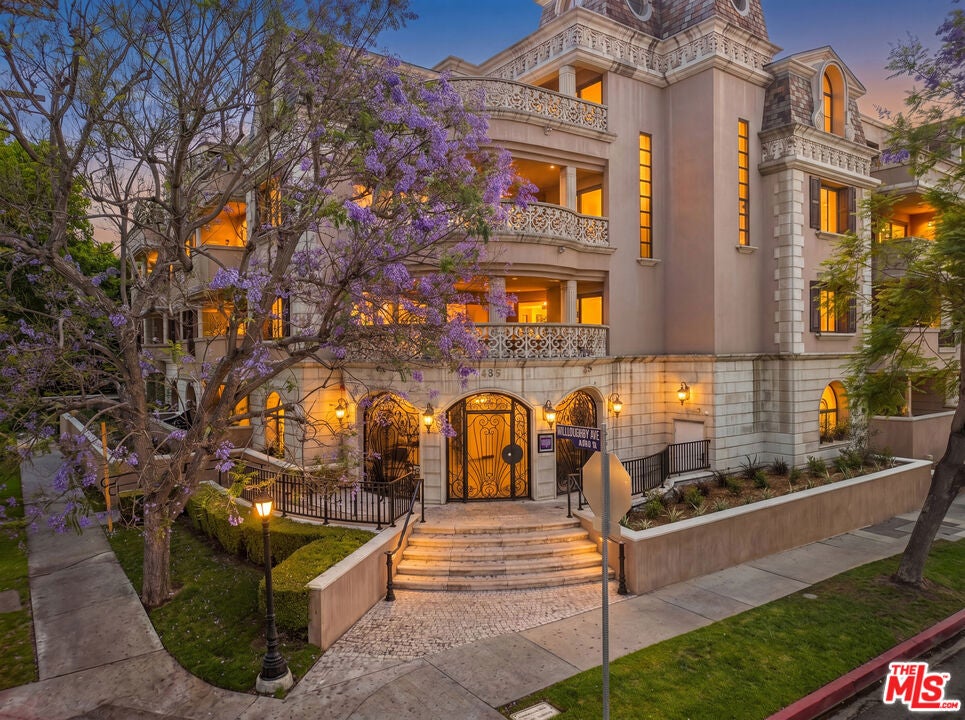850 N Croft Avenue 103, West Hollywood CA 90069