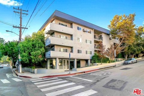 Photo of 9005 Cynthia Street #414, West Hollywood, CA 90069 (MLS # 25611637) Photo of 9005 Cynthia Street #414, West Hollywood, CA 90069 (MLS # 25611637)