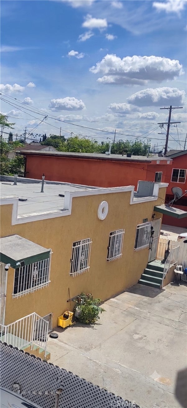 1335 1337 E Adams