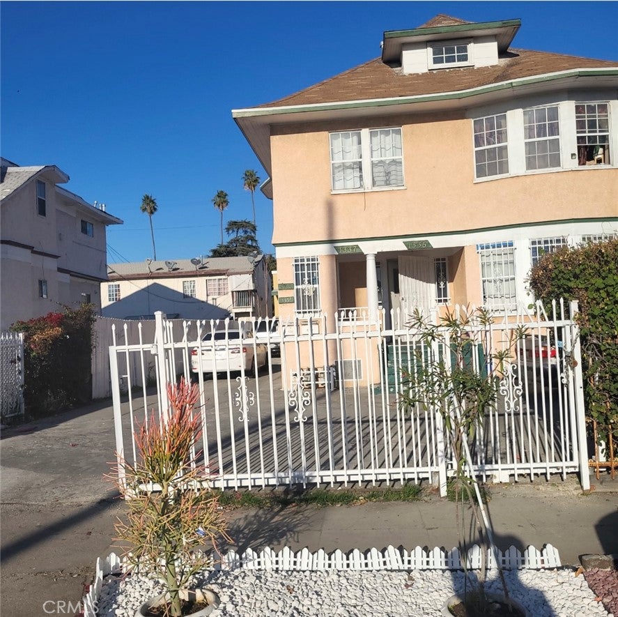 1335 1337 E Adams
