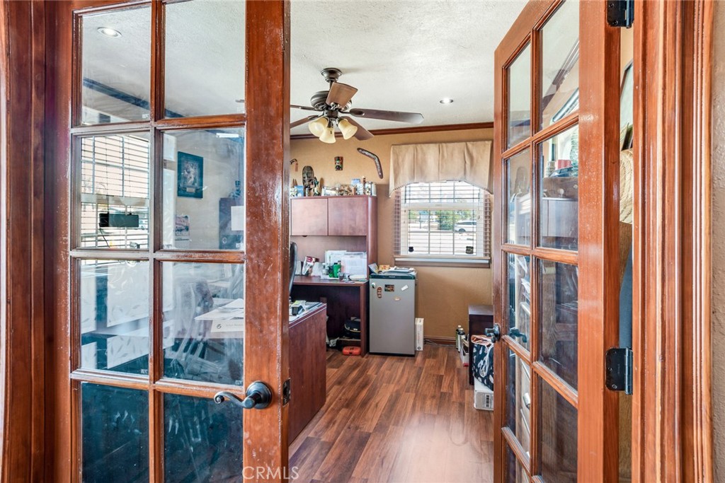 543 W County Line Road