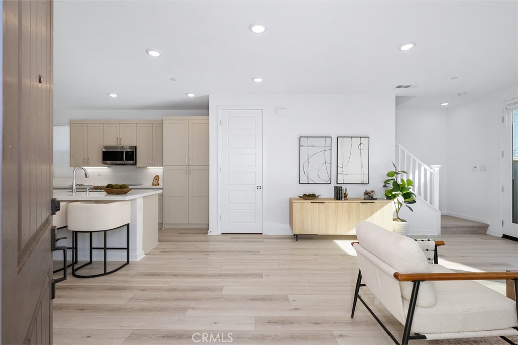 1654 W Plaza Del Amo