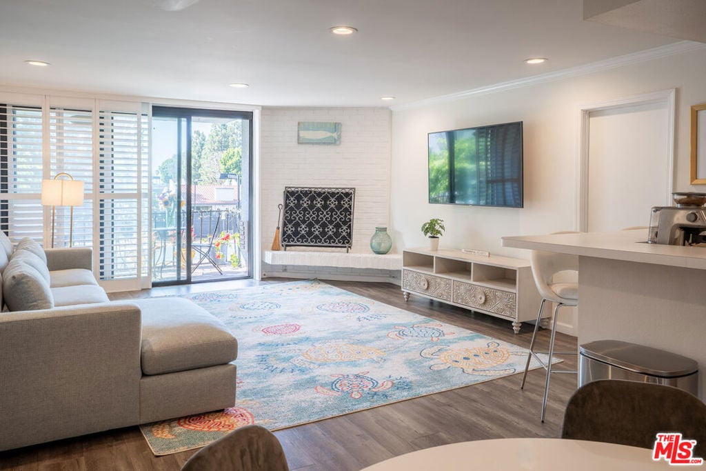 8145 Redlands Street 205