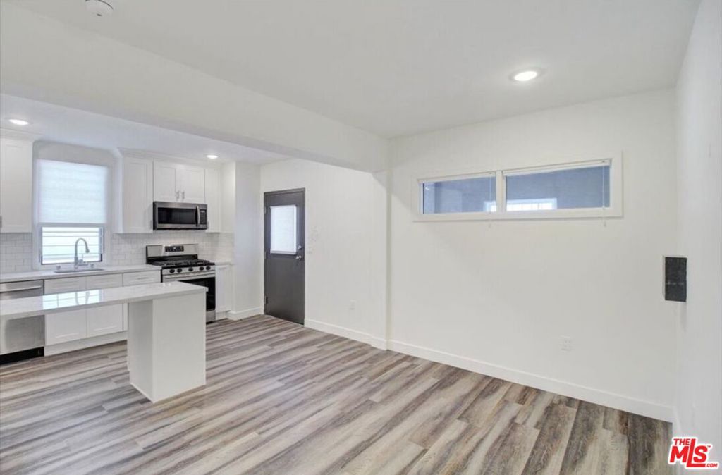 15328 S San Pedro Street