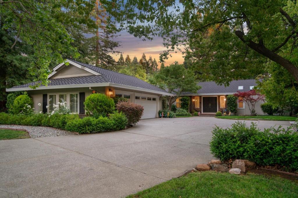 2360 Holly Oak Drive