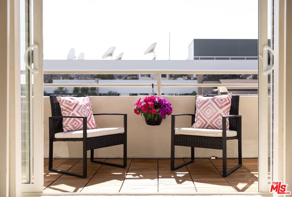 Photo of 1430 S Bentley Avenue #402, Los Angeles, CA 90025 (MLS # 26672271)