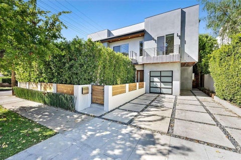 Photo of 801 N Kilkea Drive, Los Angeles, CA 90046 (MLS # FR26138042)