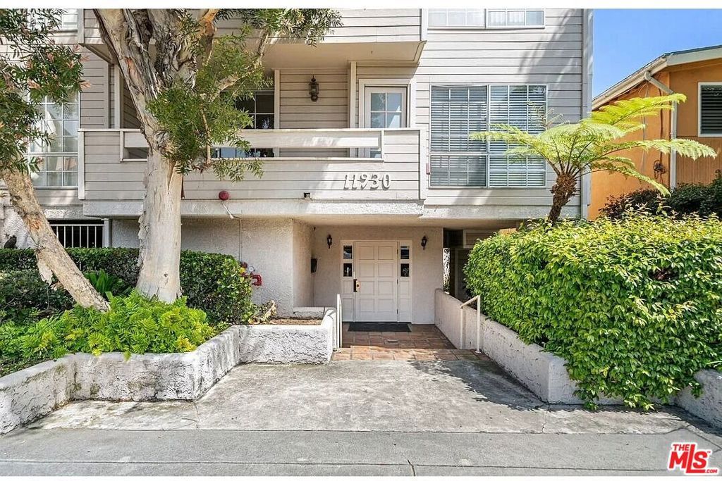 Photo of 11930 Avon Way #207, Los Angeles, CA 90066 (MLS # 26706425)