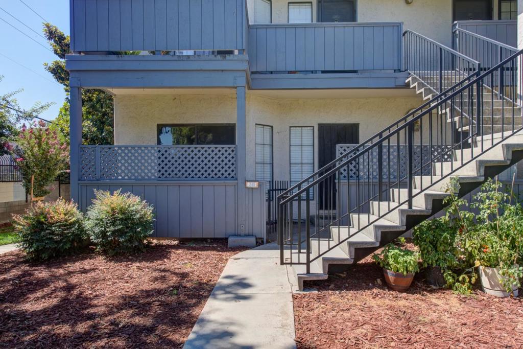 Gorgeous & Turnkey, lower level, end unit ready for your fussy buyers, located in the Kenwood Crosspointe Community. Homeowners Association amenities include a community pool, playground, water, garbage, and more. Kitchen and bathroom have been updated and is ready to be moved in. Indoor Laundry for your comfort! Convenient 2-car tandem garage, with an additional sought after dedicated driveway, offering plenty of room for vehicles and storage room.