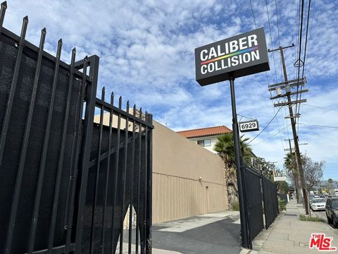 Photo of 6919 Laurel Canyon Boulevard, North Hollywood, CA 91605 (MLS # 26722315)