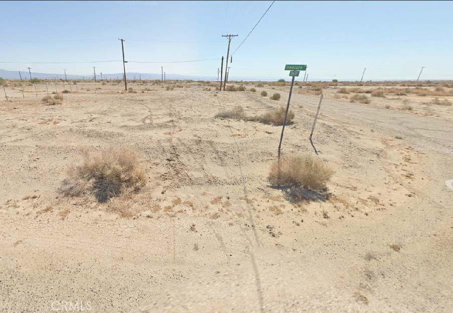 Flat improved lot on Treasure Dr. in Thermal, CA. Best price on any lot in this market. Get in before the Lithium plants and demand for housing push prices through the ceiling. This is a level lot on a paved street just two blocks from the Salton Sea. Many houses already in the neighborhood and many more to come.