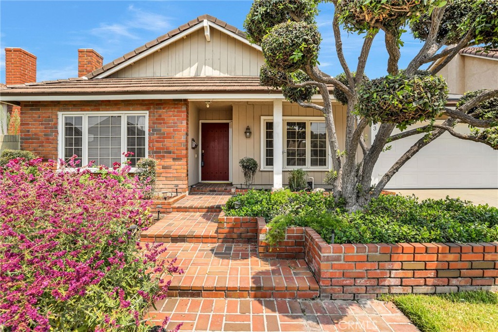 4223 Paseo de Plata
