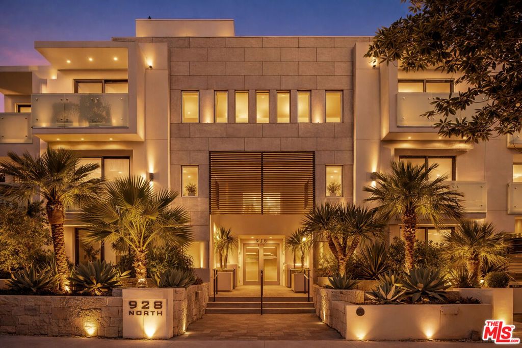 Photo of 928 N Croft Avenue #304, Los Angeles, CA 90069 (MLS # 26633133)