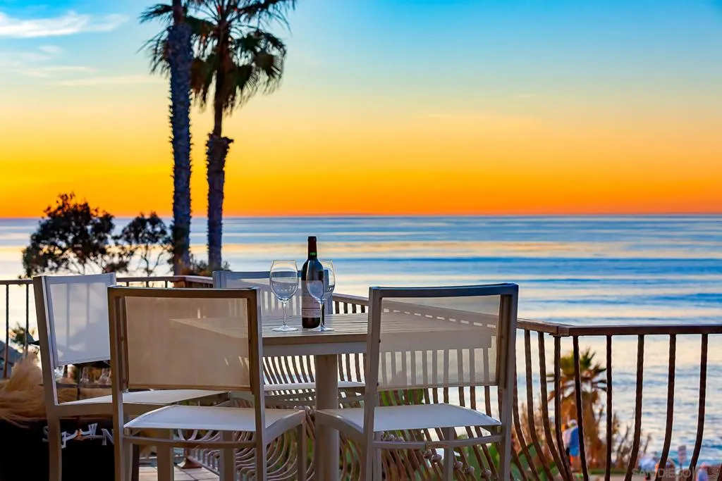 La Jolla, California 92037, United States, 3 Bedrooms Bedrooms, ,4 BathroomsBathrooms,Residential,Pending,111108