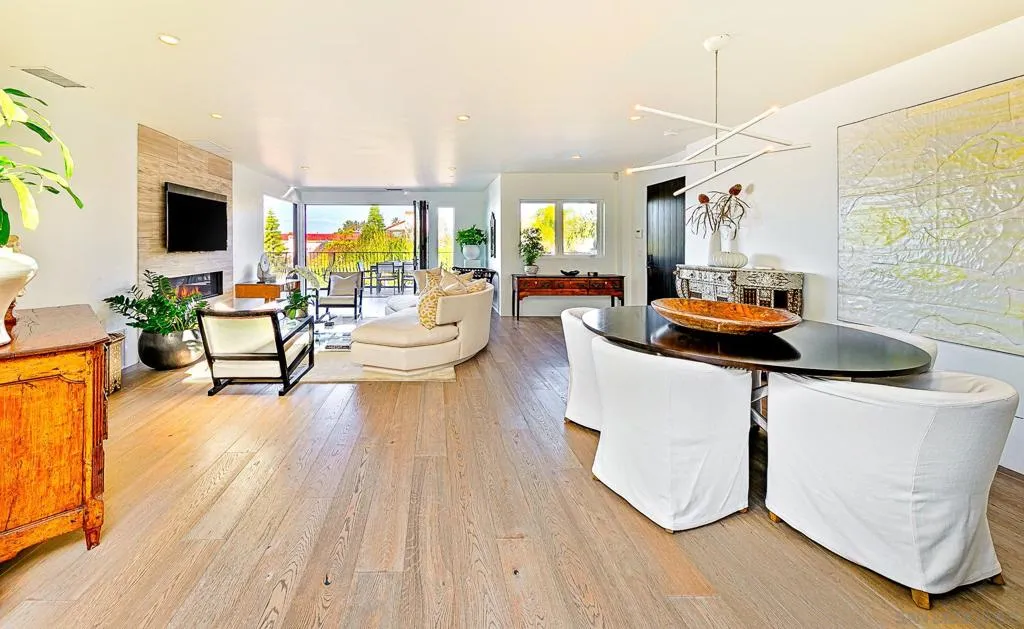 La Jolla, California 92037, United States, 3 Bedrooms Bedrooms, ,4 BathroomsBathrooms,Residential,Pending,111108