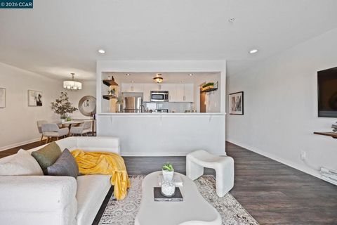 Photo of 417 Evelyn Avenue Ave #302, Albany, CA 94706 (MLS # 41131695)