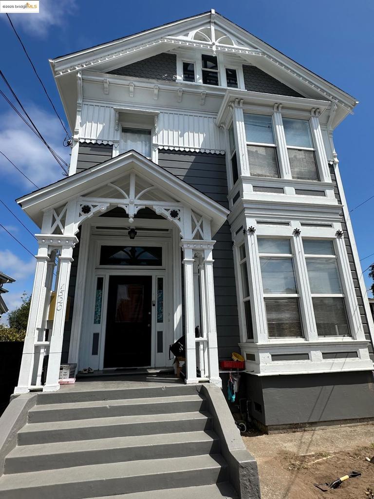 Great opportunity to own this 5 units income producing great investment. Front Victoria Building consists of 2 one bedroom, and 1 two bedroom. One of the larger unit can be owner occupy. Rear Building consists of both 2 bedrooms and 1 bath unit. Large lot for plenty of parking spaces. Open house Sunday 7/27/2025 between 2:00 pm to 4:00 pm.