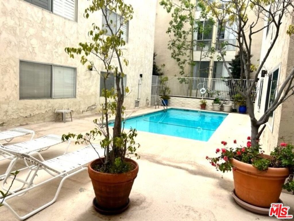 Photo of 11656 Montana Avenue #114, Los Angeles, CA 90049 (MLS # 25602081)
