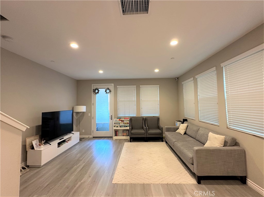 5861 Rostrata Avenue