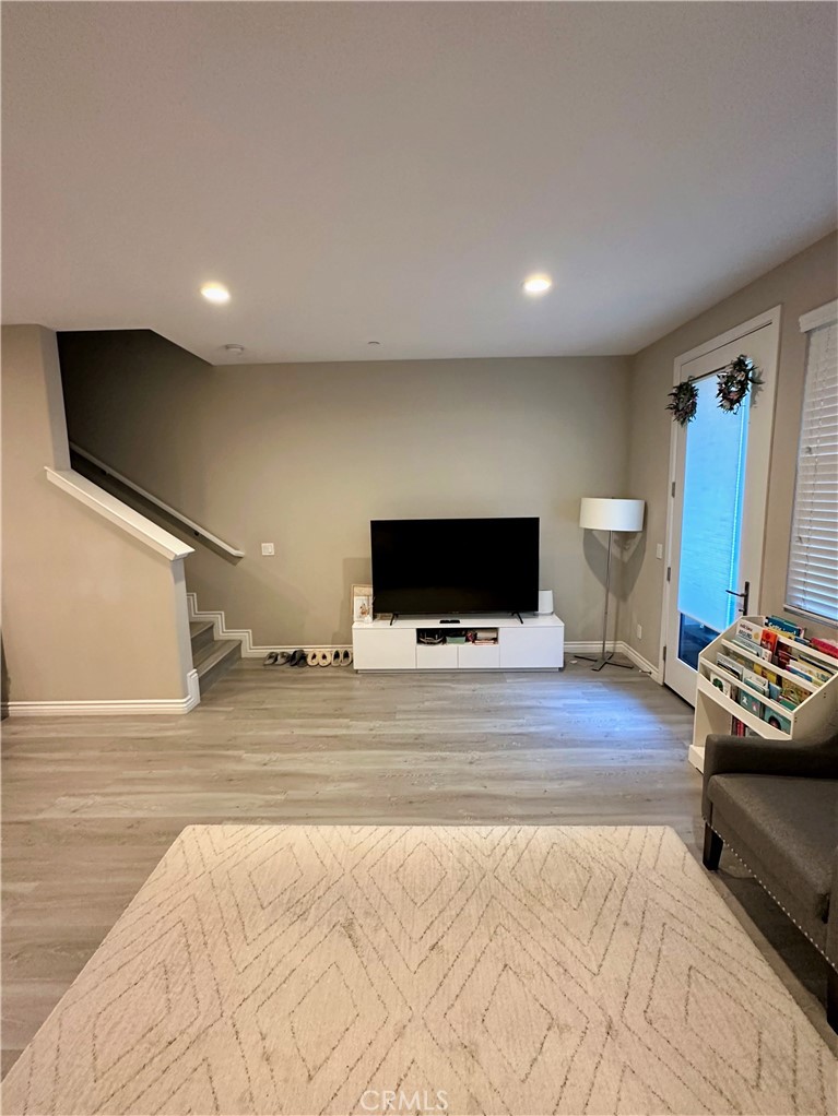 5861 Rostrata Avenue